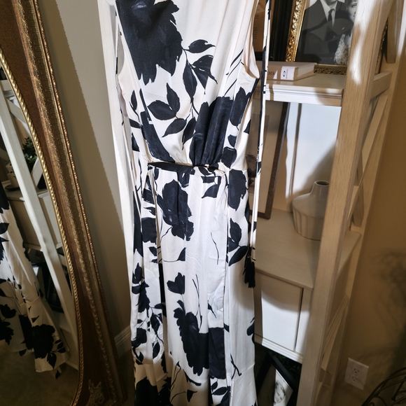 Black and White Floral Dress - Picture 6 of 9